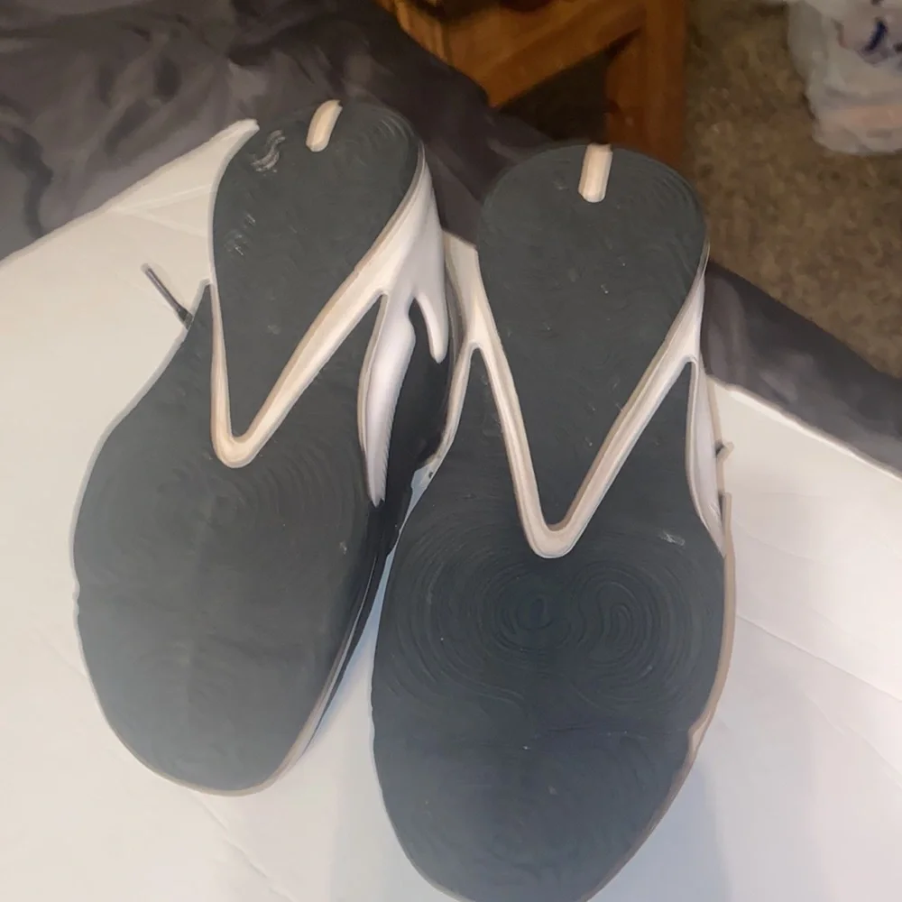 Nike Freak 3 sneakers size 6Y